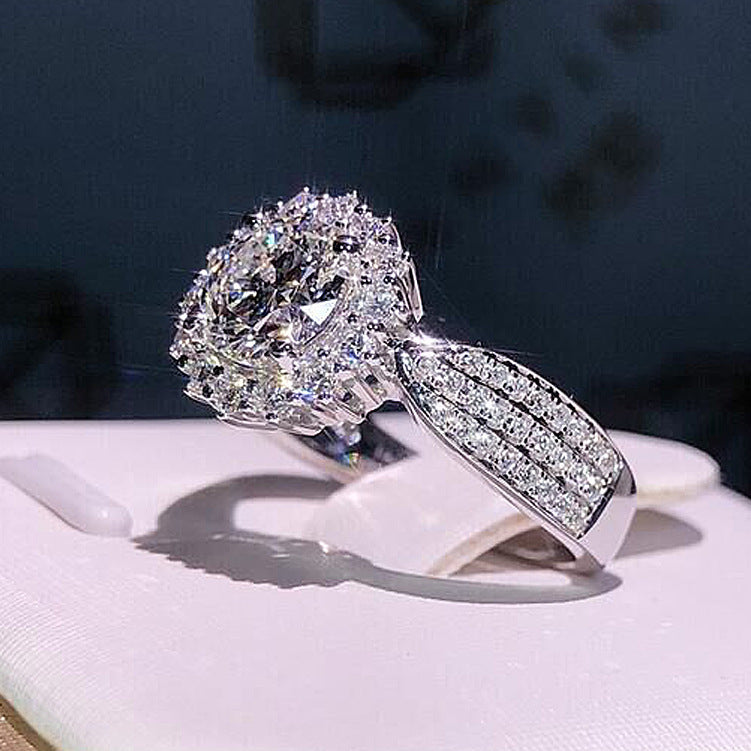 Starry Sky Ring Inlaid With Large Zircon And Tiny White Diamonds