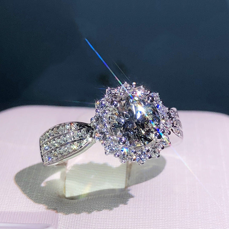 Starry Sky Ring Inlaid With Large Zircon And Tiny White Diamonds