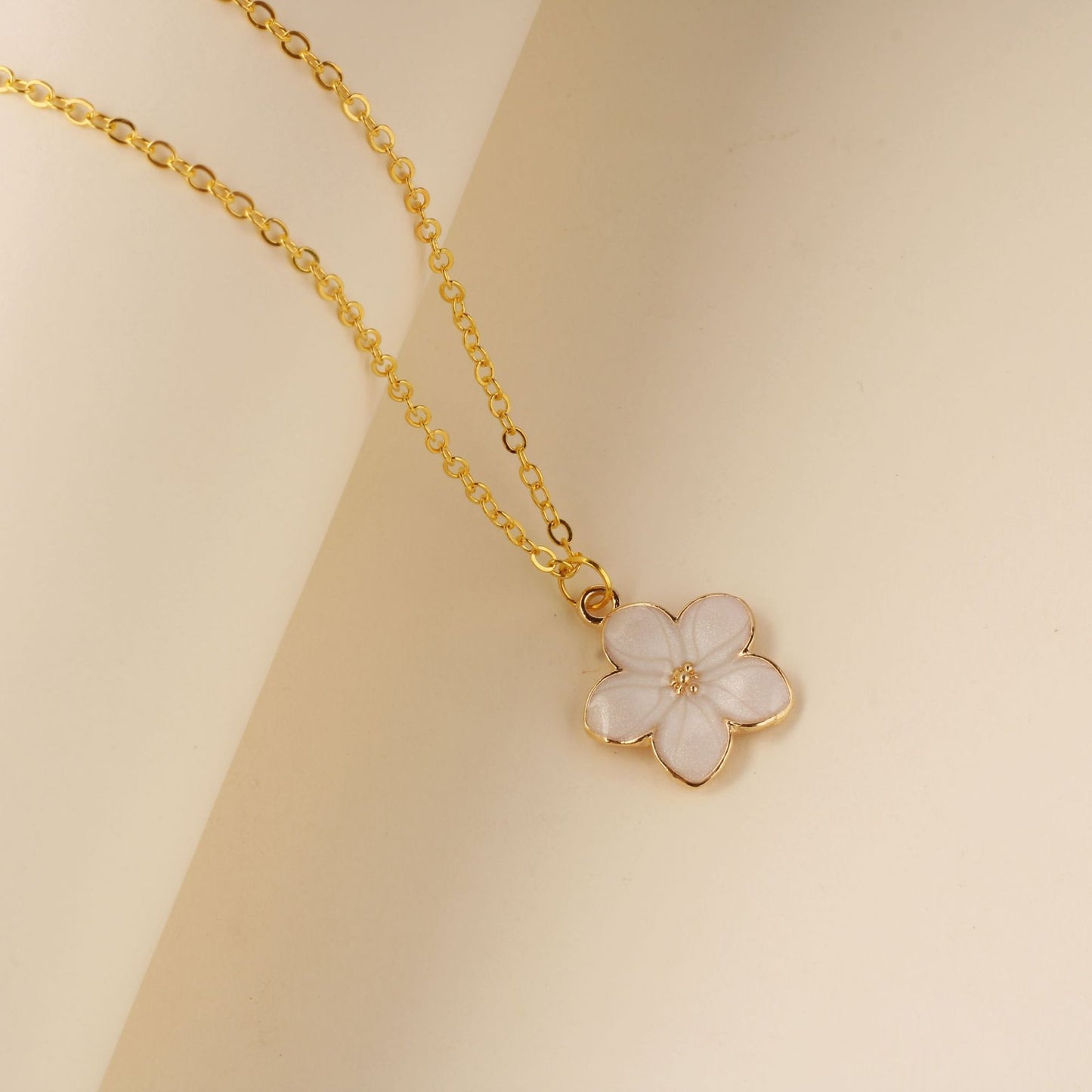 Stylish Oil-drip Flower Necklace For Women Delicate Pendant