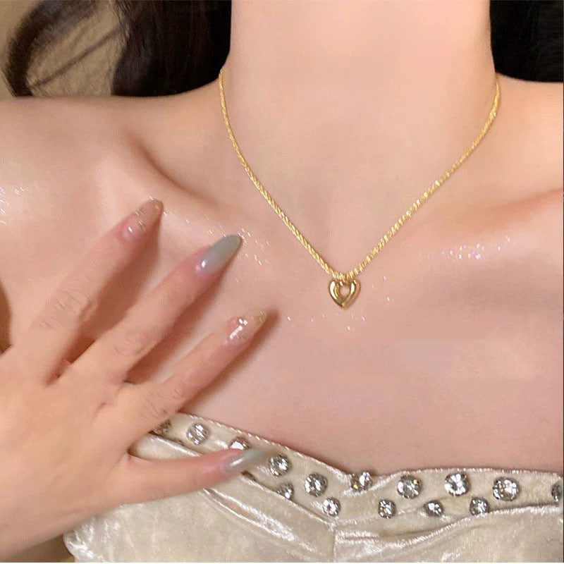 Chic Niche Clavicle Chain Fashion Accessory